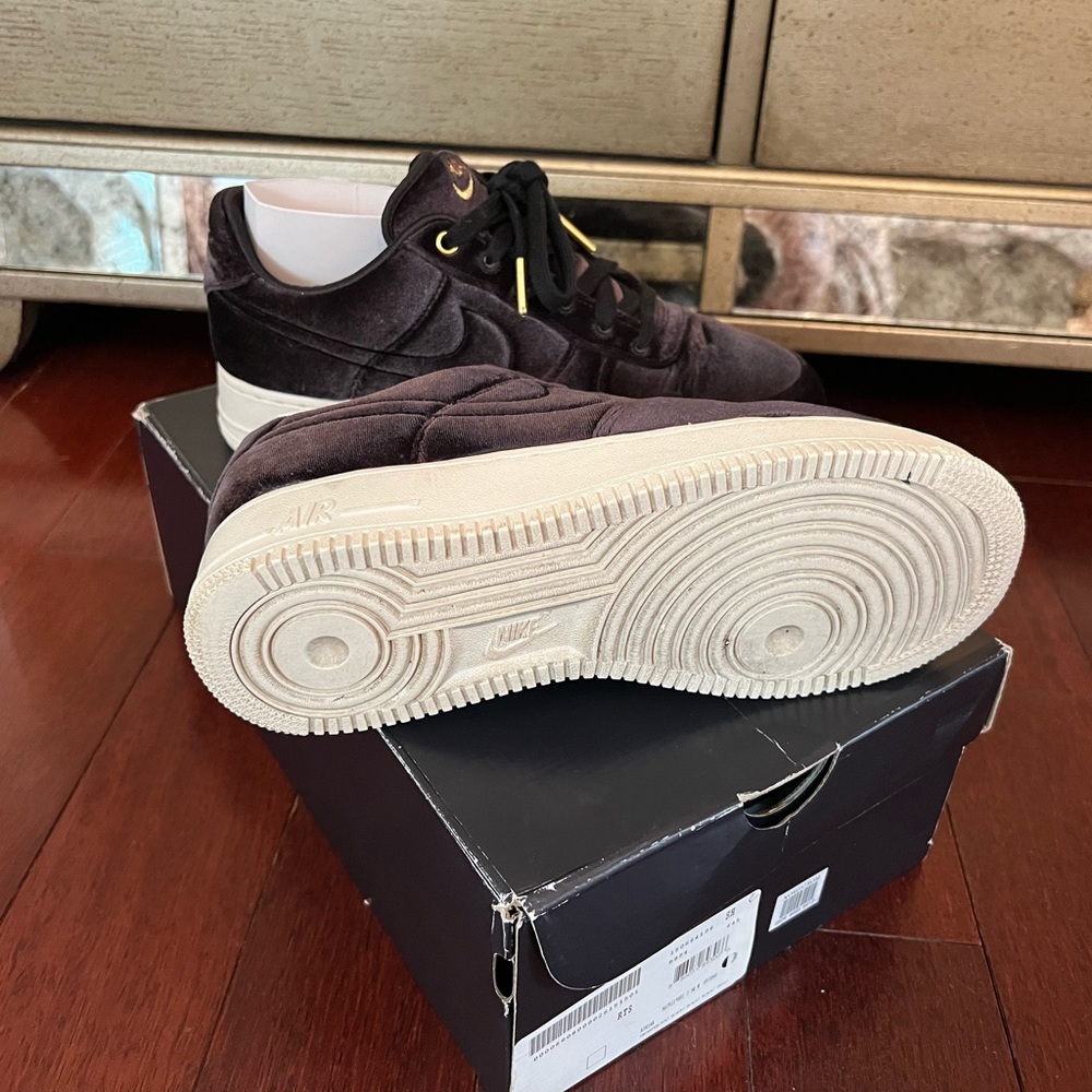 W Nike Velour Air Force 1 ‘07 - Picture 3 of 6
